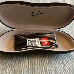 Ray.Ban black case new,with brand new black cloth